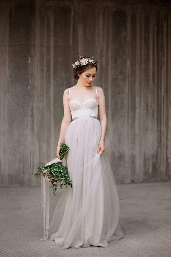 Spaghetti Straps Lace Top Light Grey A-line Tulle Simple Design Beach Wedding Dresses JS513