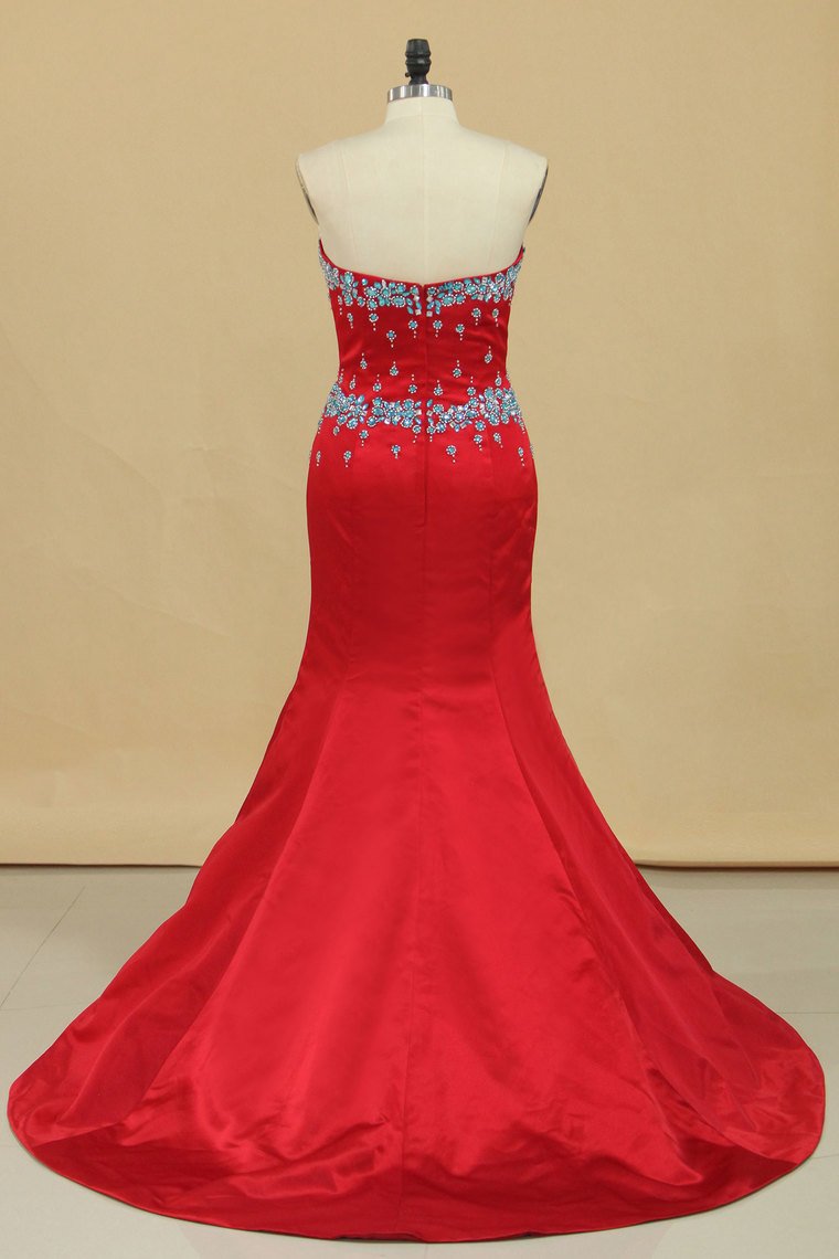 2024 Mermaid Sweetheart Prom Dress Satin With Beading Court Train