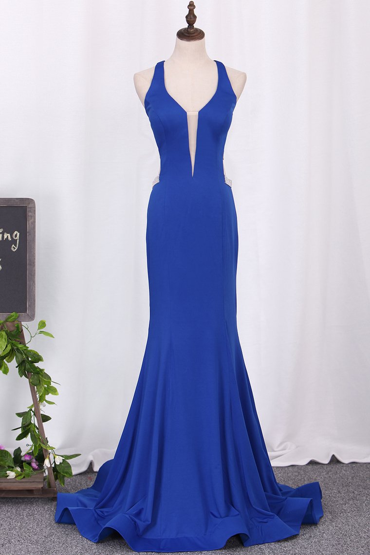 2024 Open Back Mermaid Straps Evening Dresses Satin With Beading