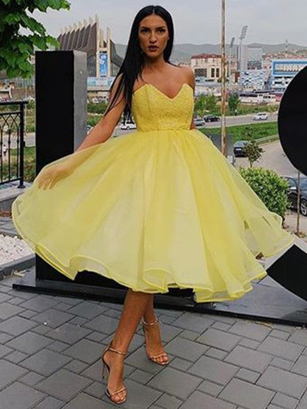 A-Line/Princess Ruffles Organza Sleeveless Sweetheart Knee-Length Homecoming Dresses DEP0004548
