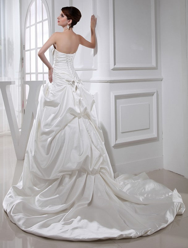 A-Line/Princess Beading Applique Strapless Sleeveless Long Satin Wedding Dresses DEP0006970