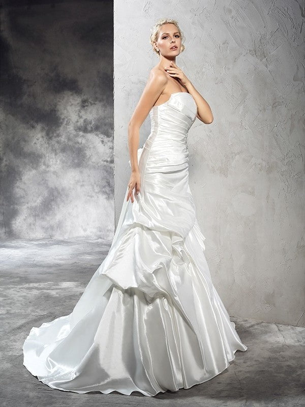 Sheath/Column Strapless Pleats Sleeveless Long Satin Wedding Dresses DEP0006965